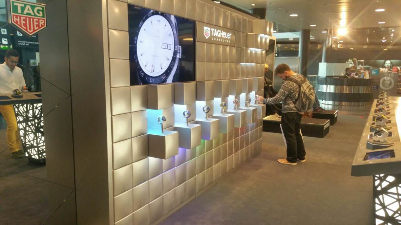 英士達(dá)機(jī)電為TAG Heure's產(chǎn)品展示臺提供解決方案